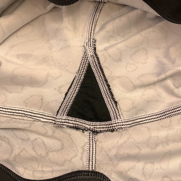 Victoria’s Secret leopard leggings - Picture 7 of 8